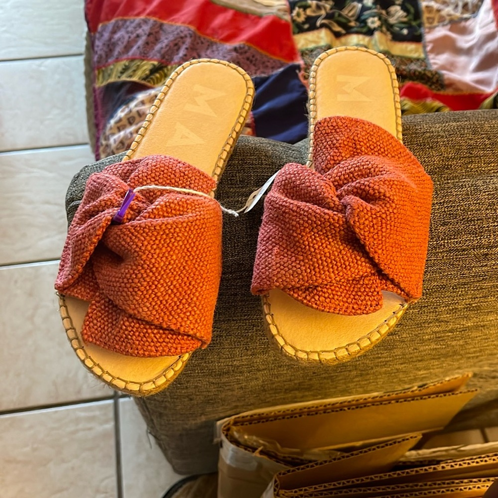 Manebi Slides - image 1